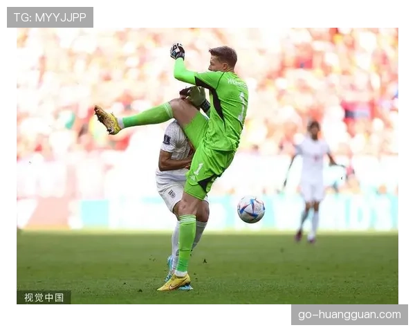 半场数据:兰斯与图卢兹比赛节奏极快,双方合计完成17次攻防转换射门 半场数据:兰斯与图卢兹比赛节奏极快,双方合计完成17次攻防转换射门